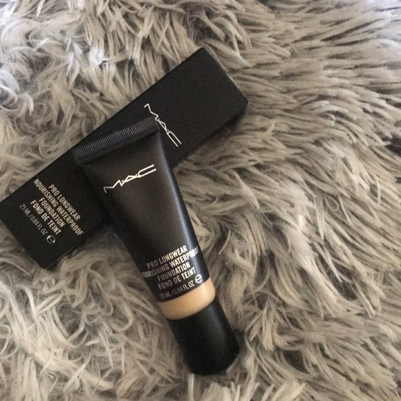 Mac cosmetics pro longwear nourishing foundation Shade -NC13 - Picture 3 of 5